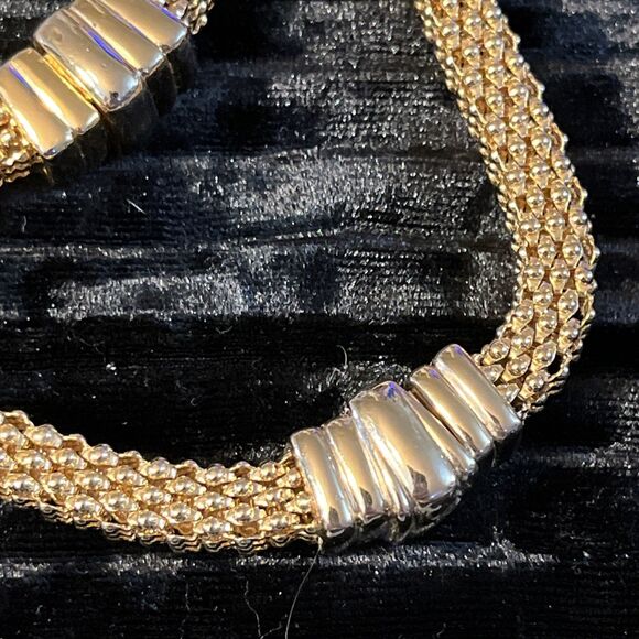 Vintage Chunky Goldtone Mesh Chain Magnetic Front Clasp Necklace & Bracelet Set - Picture 6 of 12